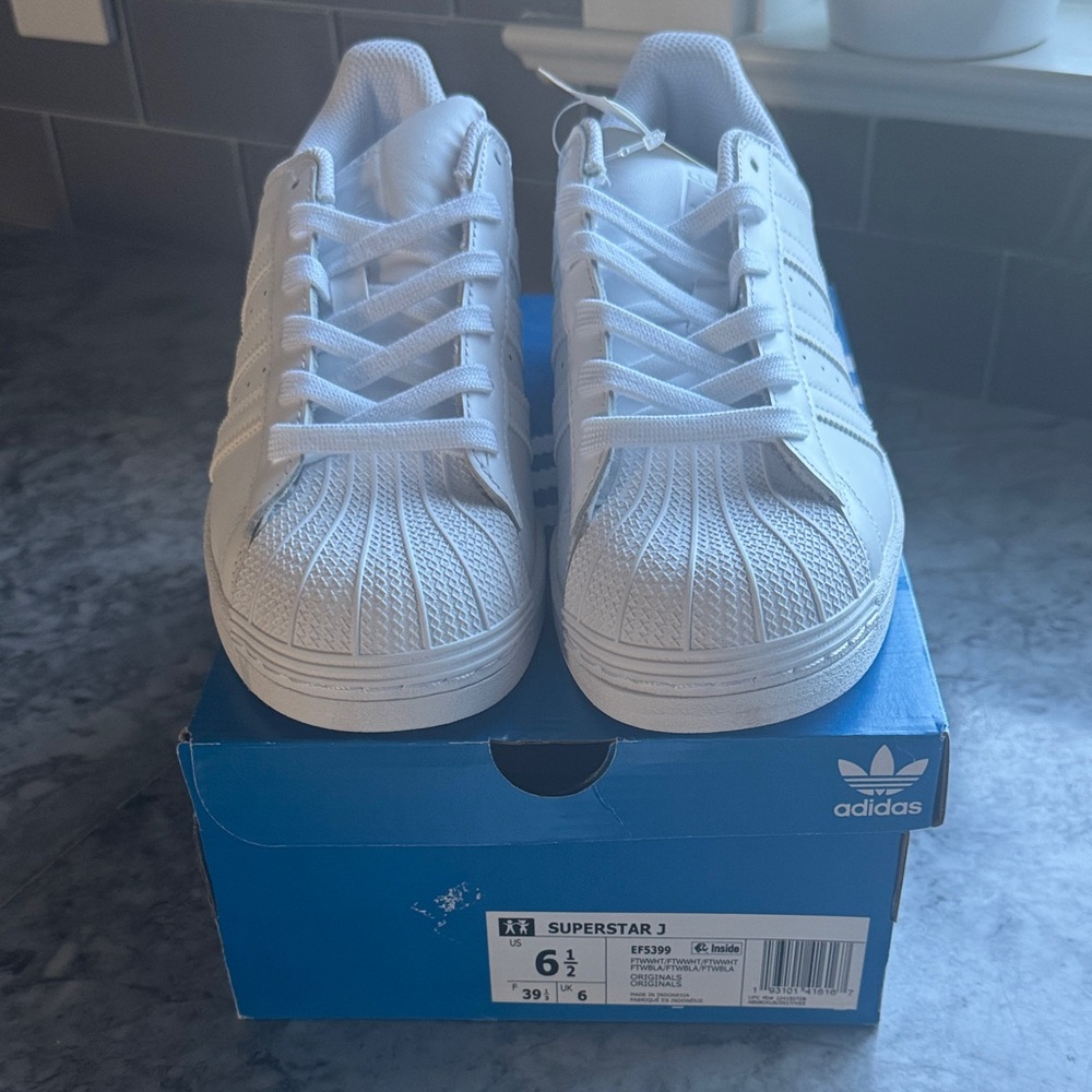 Adidas size 6.5 Superstar J